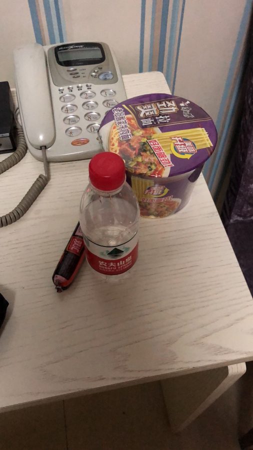 本来以为可以来顿小烧烤,结果酒店有些偏僻，只有这个能够充饥