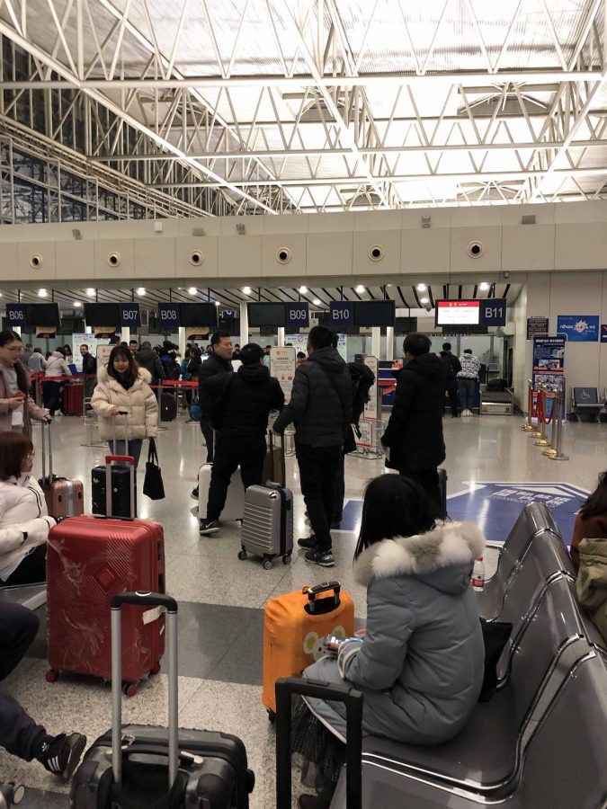 第二批的人已经到了，大家开始陆续集合，这次走的有点早，没到七点就到机场了，9点40多飞机，要提前两个小时才可以办理托运