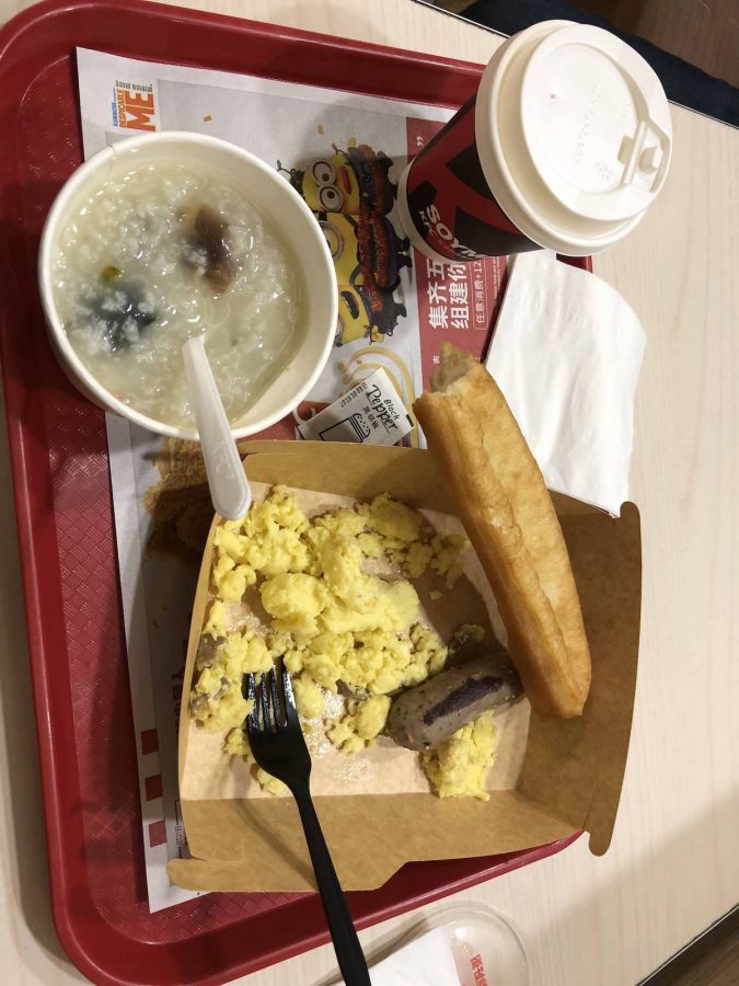 不能等了，我们找到肯德基，先吃点早餐，吃完早餐回来，大家还在等