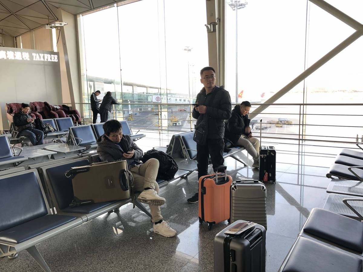 同学们在等待起飞