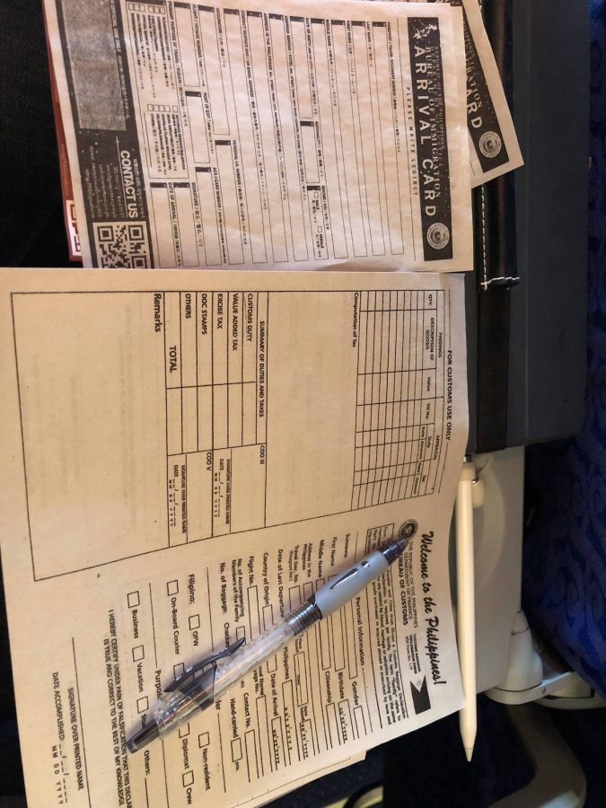 飞机上会派发入境卡和申报单