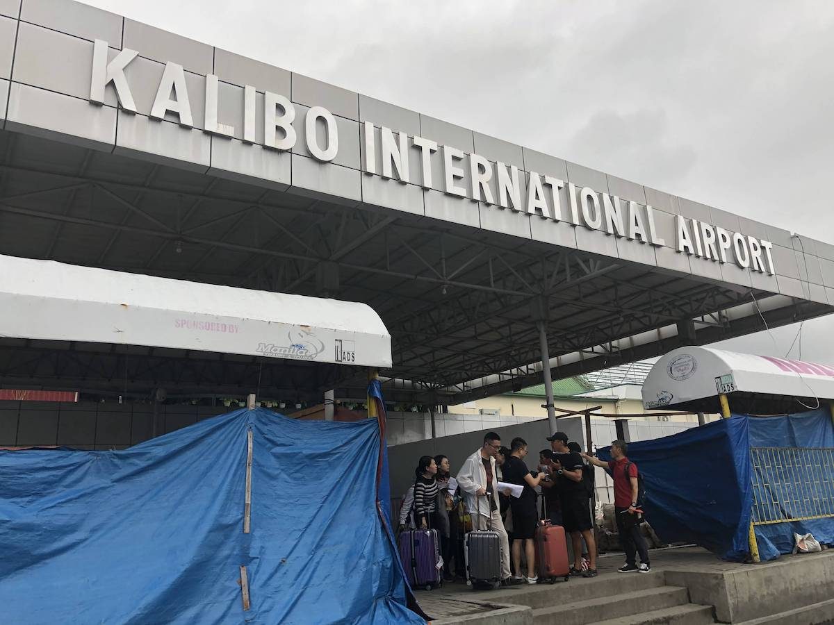 卡力博机场门口，进站、出门都是这一个地方