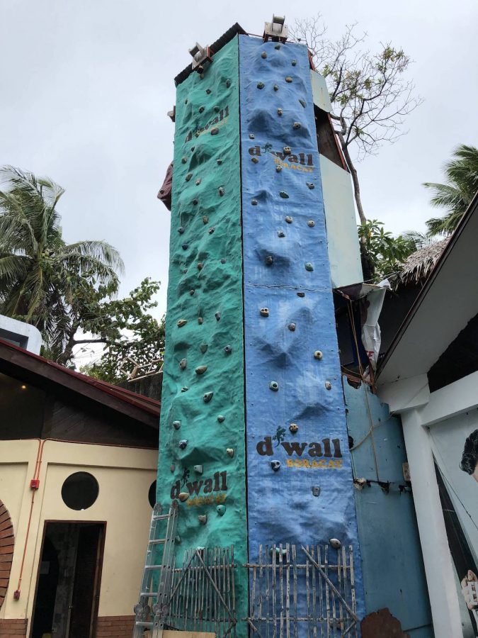 这里还有攀岩的设施，不过和摩天轮一样也从来没有看到人玩过