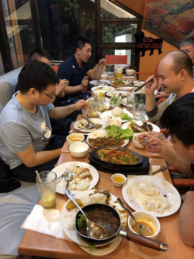 这一桌是男同学