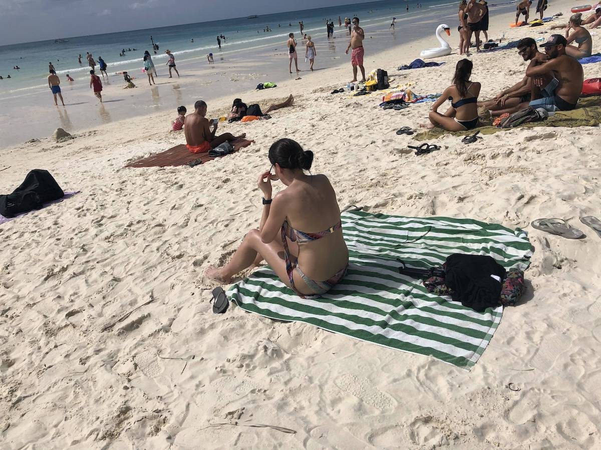 在任何地方的海滩，都能看到老外晒日光浴，回去以后他们不脱皮吗？