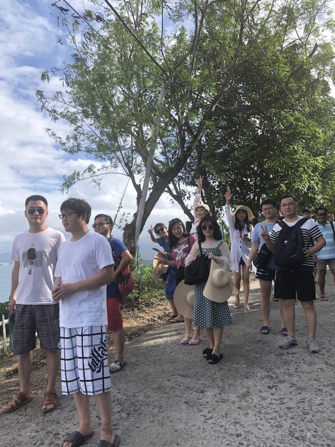 下了突突车，都准备去爬山，后来知道今天封山，只能在旁边拍些照片