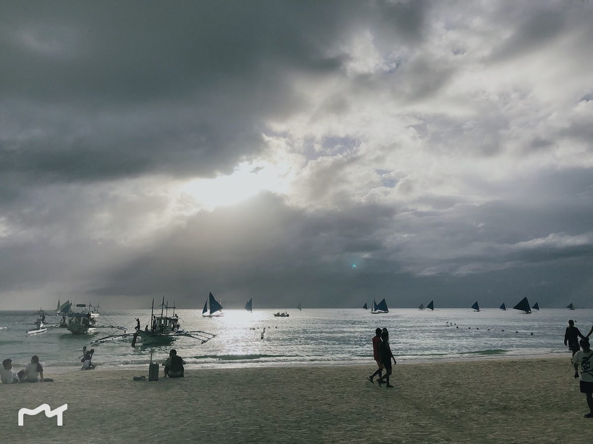 白沙滩的1号海滩，虽然很美，但这样的天气，估计看不到最美日落了