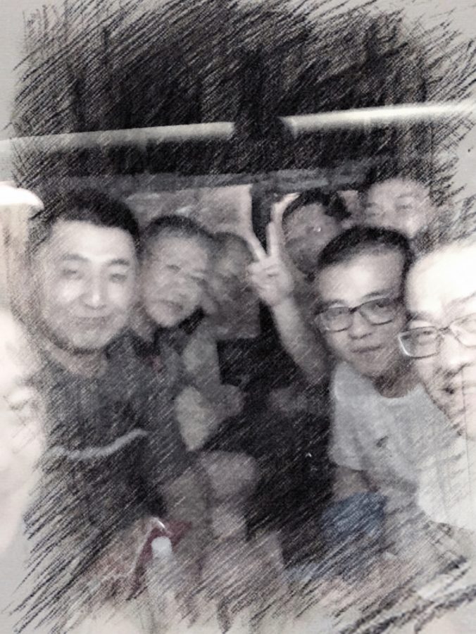 回去的时候这么多爷们挤一辆车上，估计司机都要哭了，这里的油都是空运的，也不便宜