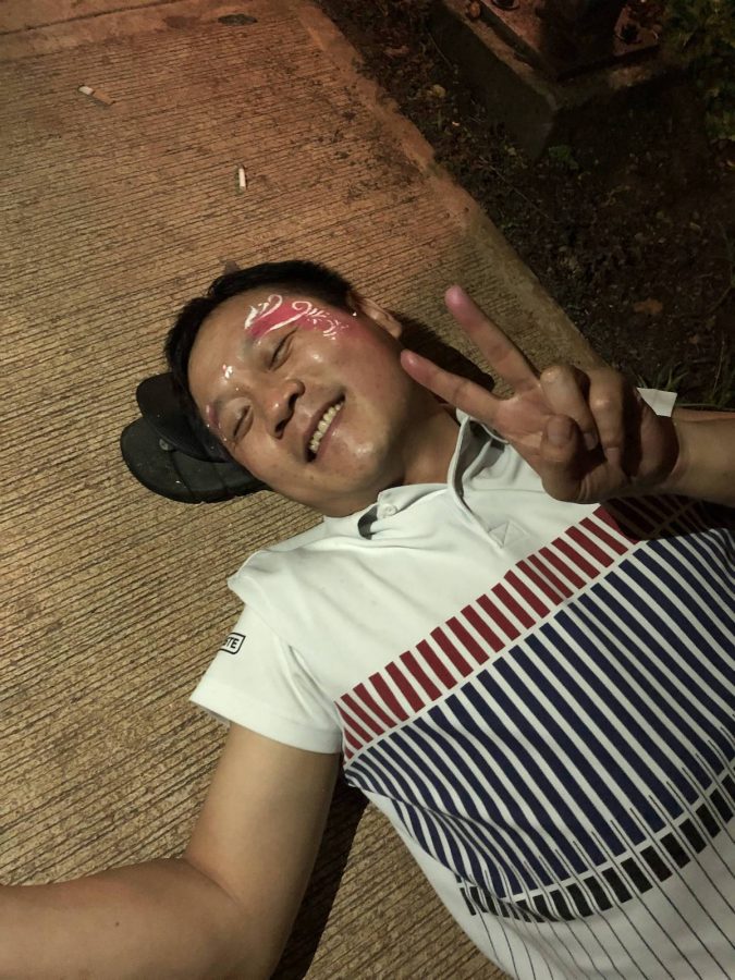 那天晚上大家都喝了很多，到凌晨才散场，有没有看到真的很开心，哈哈