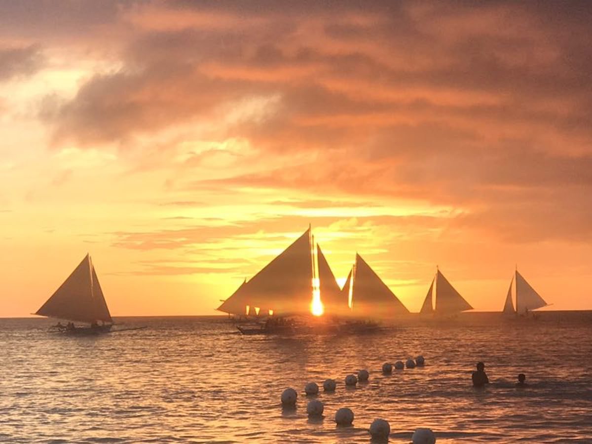 这是别人拍到的落日景色，这次可惜没赶上，希望下次带安琪儿来的时候能够看到长滩岛有名的最美日落