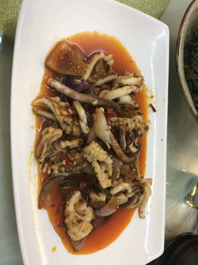 酱爆鱿鱼也很入味，有些像老干妈炒的