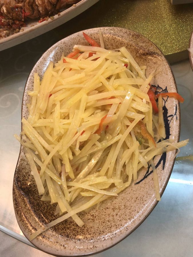 不愧是中国人开的餐馆，醋溜土豆丝，清炒白菜，老干妈炒鱿鱼等做的中国菜很地道，尤其是吃了几天的西餐和菲律宾餐以后，爱死这几道菜了，我们都要了双份。