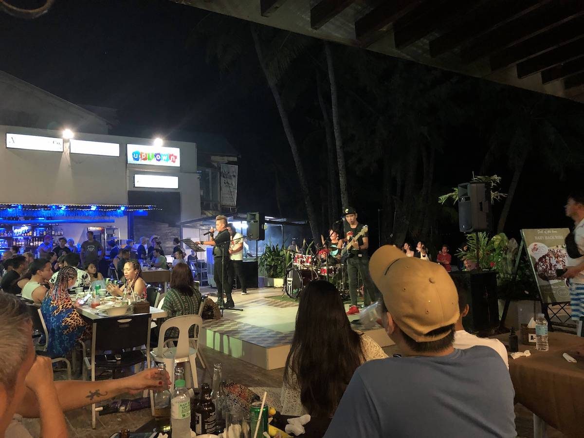 这个歌手唱的很好听，不知道下次是否还能听到