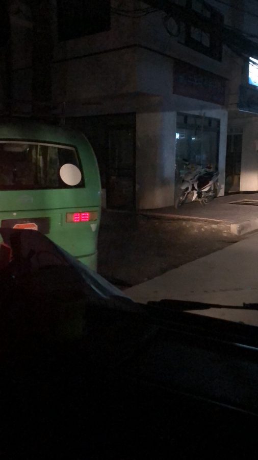 赶到最晚的班车，天已经很黑了