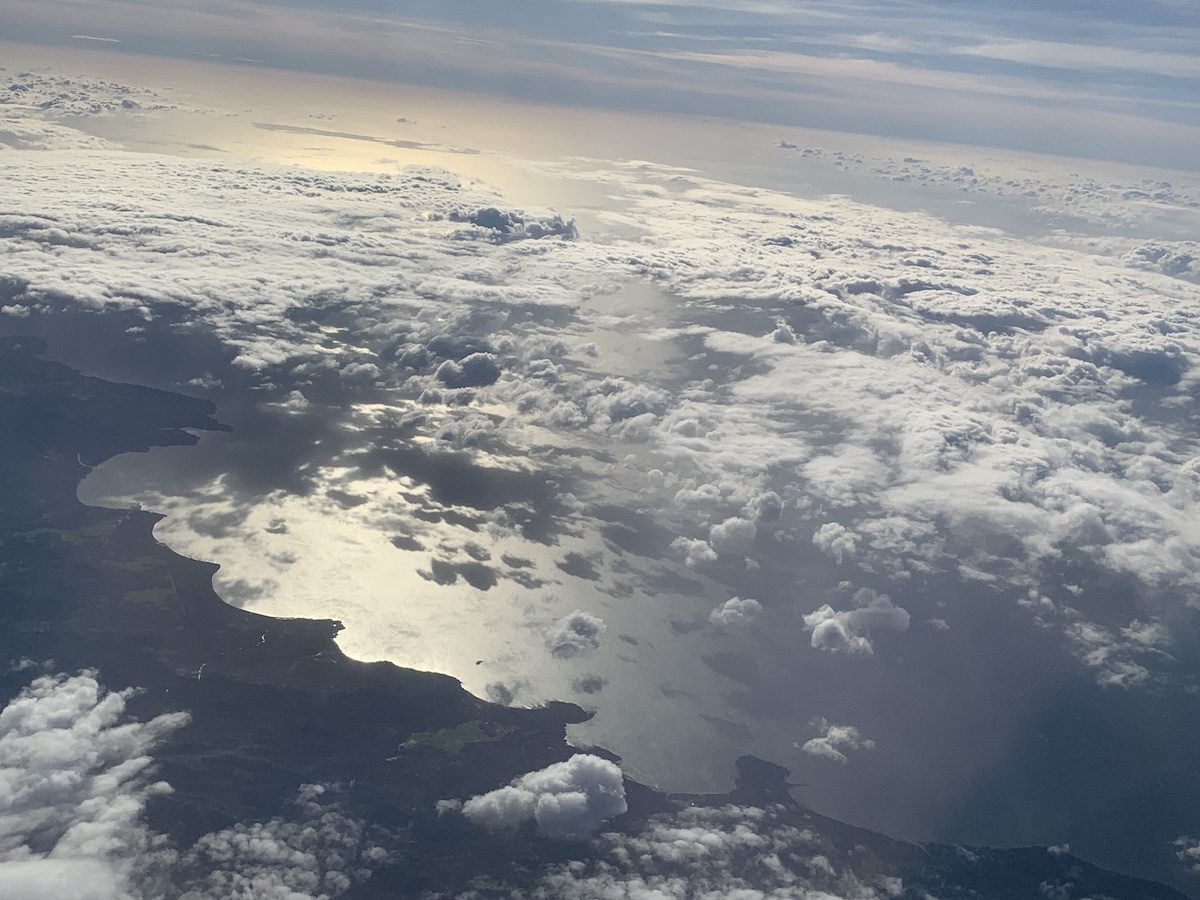 云层下的长滩岛