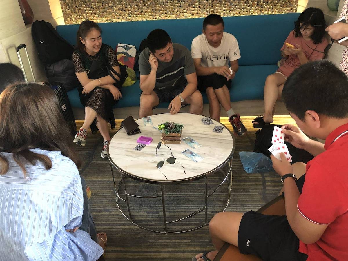 王总扎金花有一手，听说在走的时候把大家手里的PESO都赢没了，最后回家换了4000RMB