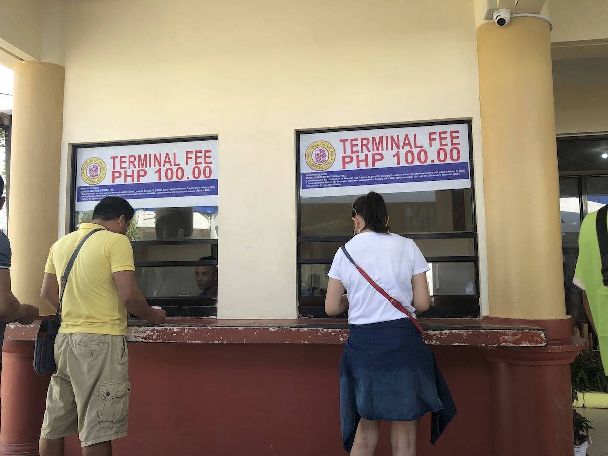 买完船票以后，大概十点半准备等船出发