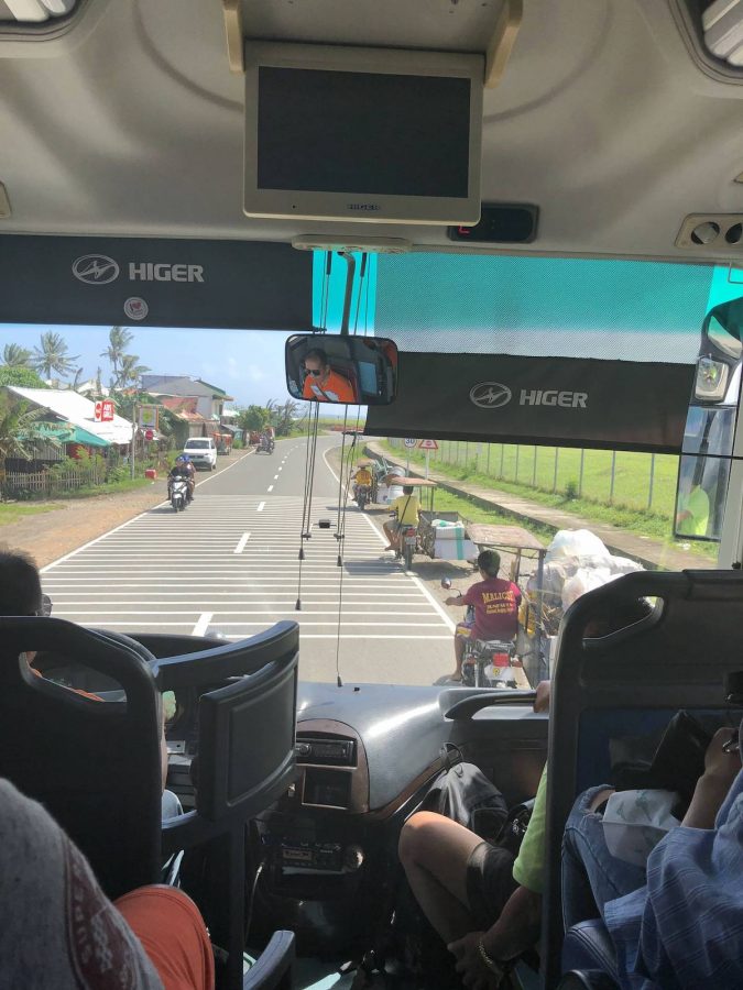 这个大巴预计要1个半小时到达卡力博机场