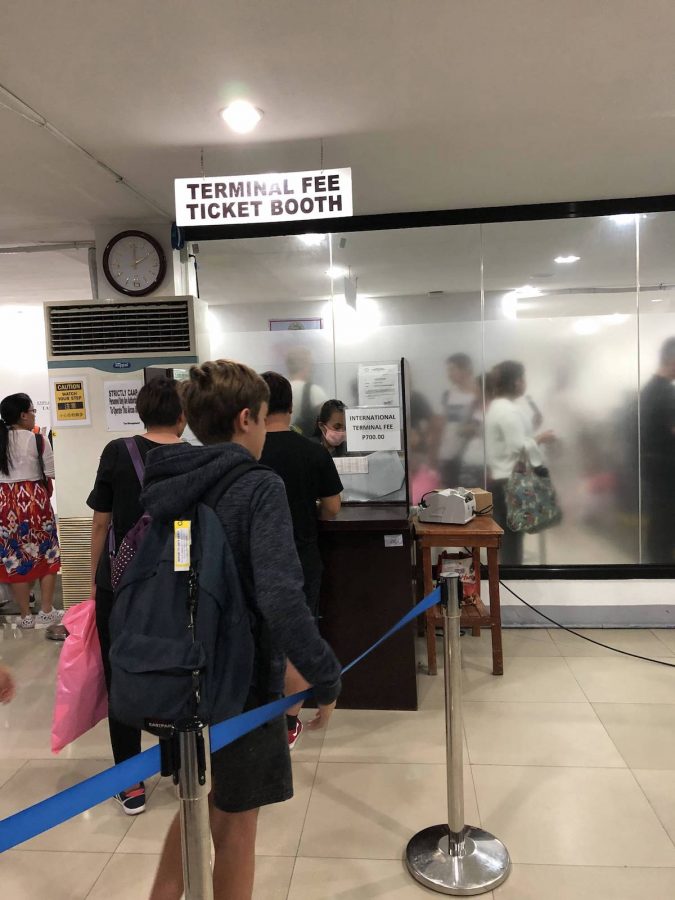 这里需要交700 peso的离境税