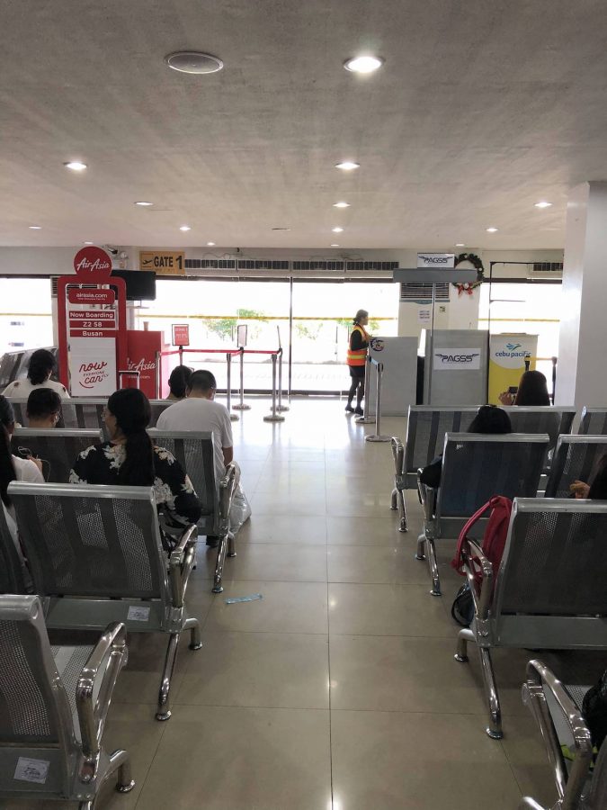 我们到的比较早，机场还没有多少人