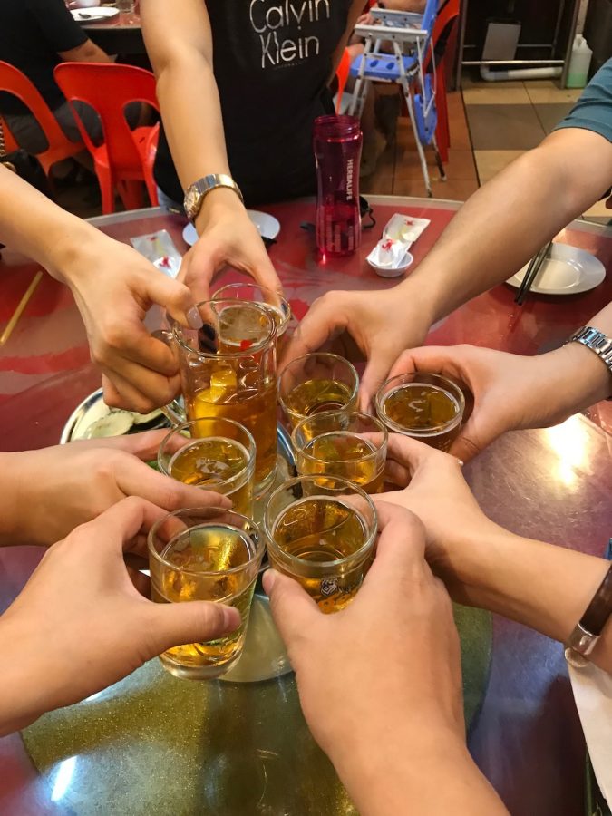 沙巴的第一顿晚餐,大家一起干杯