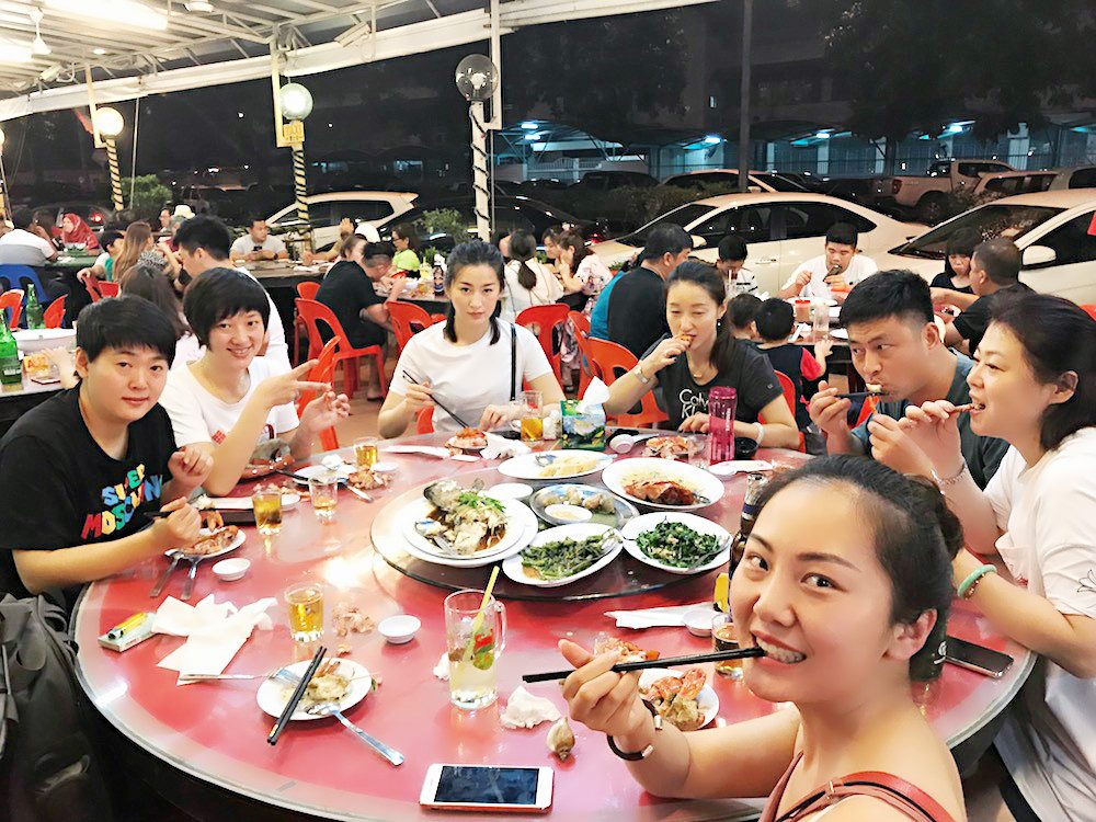 来个集体大合照,我在后面照像