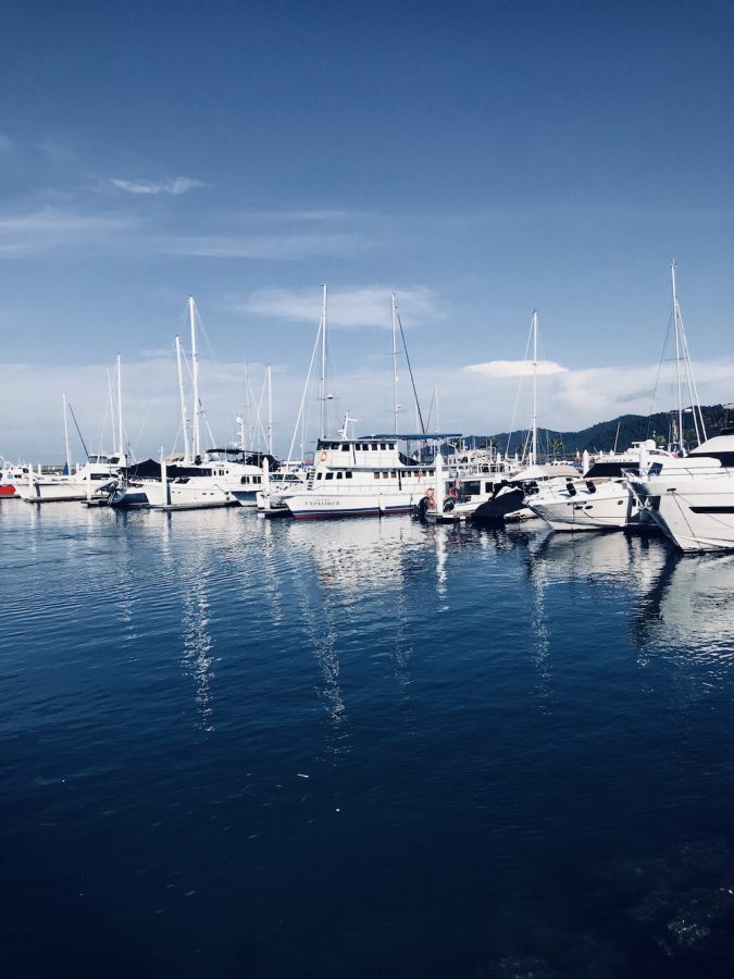 到码头坐船去沙巴岛玩水上项目