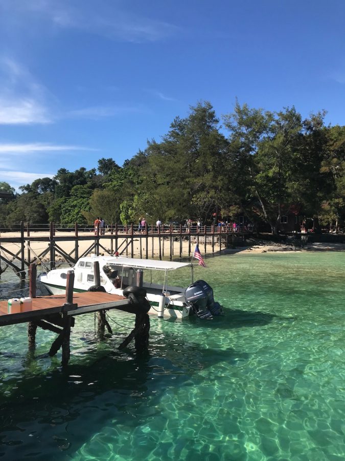 沙巴岛的环境还是很美的,海水很清
