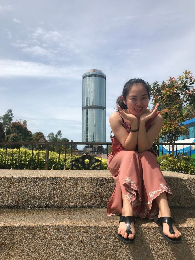 安琪儿公主和基金大厦的合影