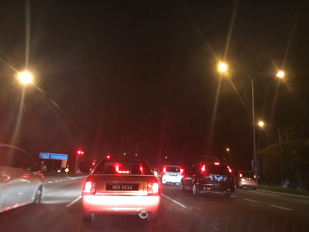 晚上我们打车去大茄来了